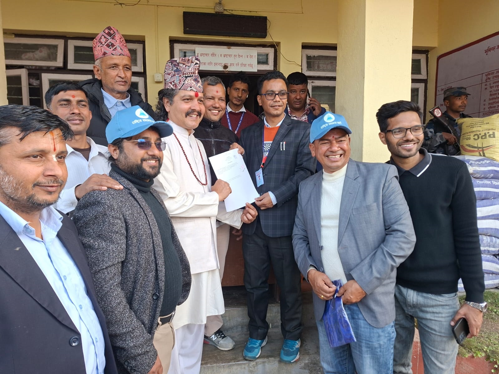 चितवनमा स्वतन्त्र १६ सहित ६५ जनाको उम्मेदवारी