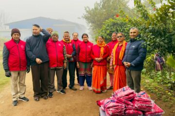 अल मेटल काष्टिङद्वारा भजन समूहका सदस्यहरूलाई न्यानो कपडा वितरण